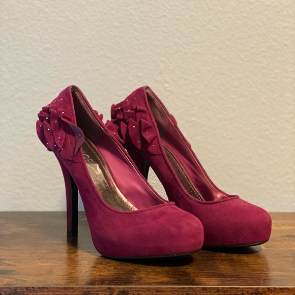 Pink Ruffle Heels Size 7.5 - Picture 2 of 10